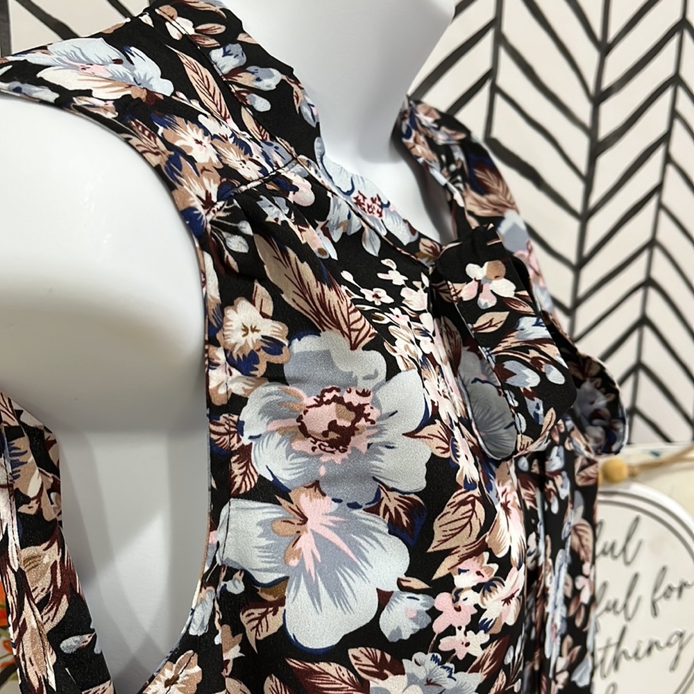 NWT! Spring Floral Black with Front Tie Tank Top Dressy Blouse, Size Small